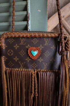 LEATHER AND VODKA MARLY CAMEL FRINGE 20CT KINGMAN TURQUOISE BAG 16 LEATHER AND VODKA MARLY CAMEL FRINGE 20CT KINGMAN TURQUOISE BAG -Western Cowboy Clothing Store 0D6A0032