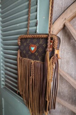 LEATHER AND VODKA MARLY CAMEL FRINGE 20CT KINGMAN TURQUOISE BAG 14 LEATHER AND VODKA MARLY CAMEL FRINGE 20CT KINGMAN TURQUOISE BAG -Western Cowboy Clothing Store 0D6A0036