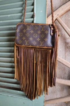 LEATHER AND VODKA MARLY CAMEL FRINGE 20CT KINGMAN TURQUOISE BAG 21 LEATHER AND VODKA MARLY CAMEL FRINGE 20CT KINGMAN TURQUOISE BAG -Western Cowboy Clothing Store 0D6A0039