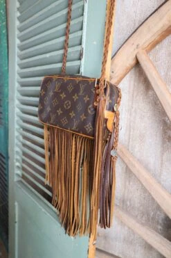 LEATHER AND VODKA MARLY CAMEL FRINGE 20CT KINGMAN TURQUOISE BAG 22 LEATHER AND VODKA MARLY CAMEL FRINGE 20CT KINGMAN TURQUOISE BAG -Western Cowboy Clothing Store 0D6A0040