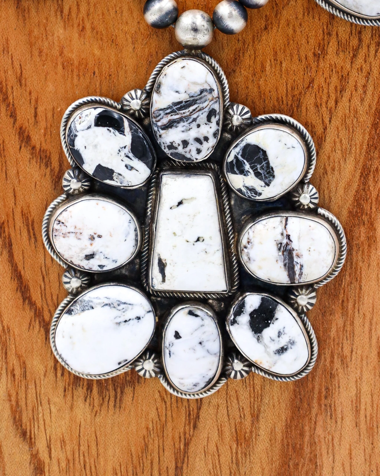 WHITE BUFFALO WITH NAVAJO PEARLS EARRING AND NECKLACE SET 4 WHITE BUFFALO WITH NAVAJO PEARLS EARRING AND NECKLACE SET - Image 4