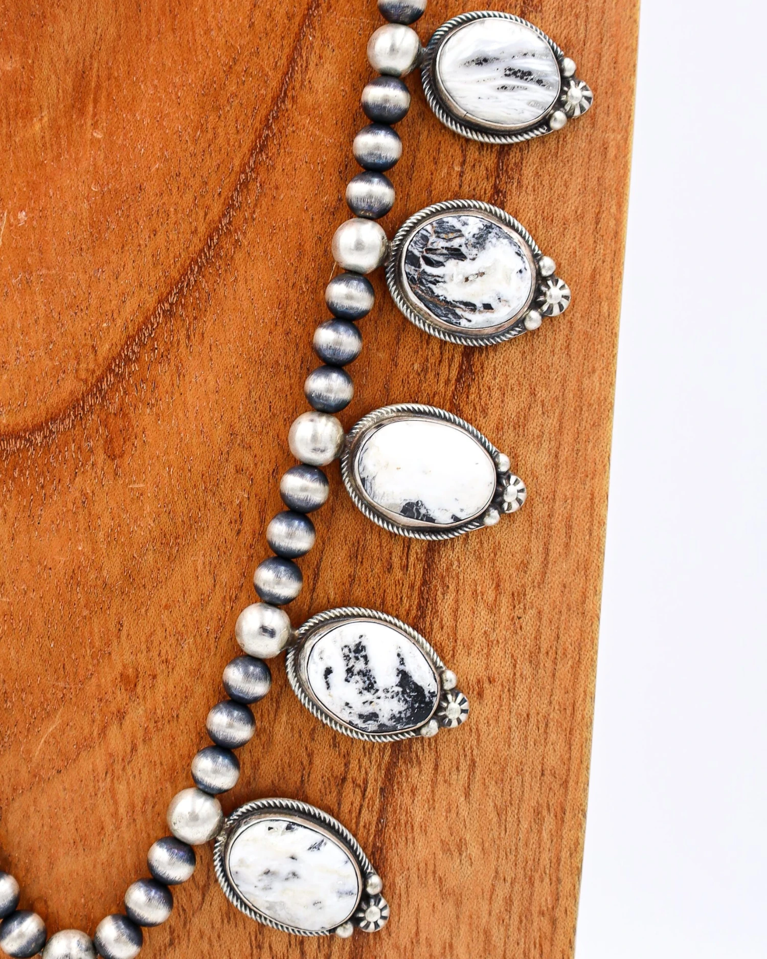 WHITE BUFFALO WITH NAVAJO PEARLS EARRING AND NECKLACE SET 7 WHITE BUFFALO WITH NAVAJO PEARLS EARRING AND NECKLACE SET - Image 7