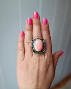 NAVAJO QUEEN PINK CONCH OVAL RING- SIZE 7 -Western Cowboy Clothing Store 154 7b7a693f e564 4c8a 9957 b4dda9bef583