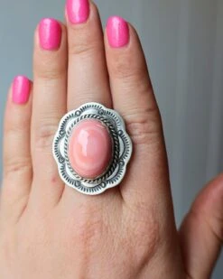 NAVAJO QUEEN PINK CONCH OVAL ROPE RING- SIZE 6.5 -Western Cowboy Clothing Store 159 225934e5 2b4d 4ea5 903c 66283a22e1f0