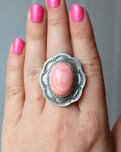NAVAJO QUEEN PINK CONCH OVAL ROPE RING- SIZE 6.5 -Western Cowboy Clothing Store 160 719061ce 358a 40f0 84ed bfff27e54117