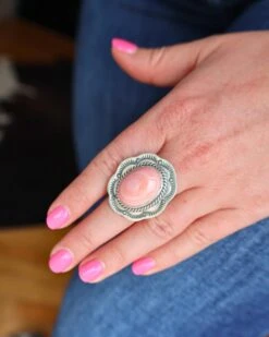 NAVAJO QUEEN PINK CONCH OVAL ROPE RING- SIZE 6.5 -Western Cowboy Clothing Store 161 e462dbbc b69f 4da8 a2ca 534dab1d55e2