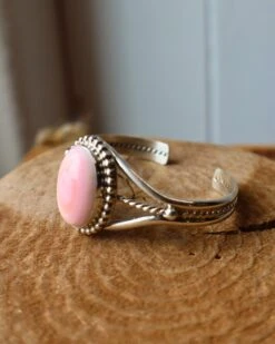 NAJA QUEEN PINK CONCH OVAL CUFF -Western Cowboy Clothing Store 176 da130cd6 ec76 472c a9aa bc772c9b83a4