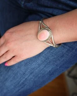 NAJA QUEEN PINK CONCH OVAL CUFF -Western Cowboy Clothing Store 178 ae96a225 bf48 4e4a 88bc bf51ed458544