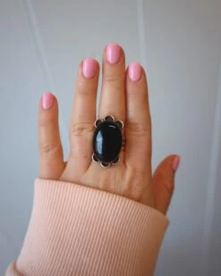 OVAL ONYX RING- SIZE 8