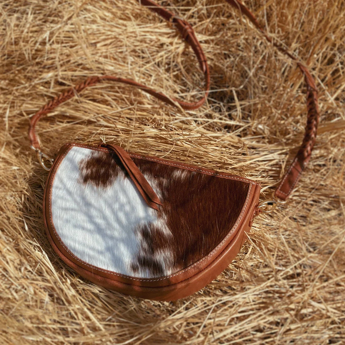 WESTERN AND CO. JUST A PHASE CROSSBODY BAG- SADDLE 1 WESTERN AND CO. JUST A PHASE CROSSBODY BAG- SADDLE