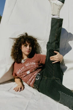 DAYDREAMER WILLIE NELSON WHISKEY LABEL TOUR TEE 7 DAYDREAMER WILLIE NELSON WHISKEY LABEL TOUR TEE -Western Cowboy Clothing Store T1360WIL615 WILLIENELSONWHISKEYLABELTOURTEE EDITORIALCROPPED 10 1100x 9801f140 eacd 4b1a 986a 2205bc08599a