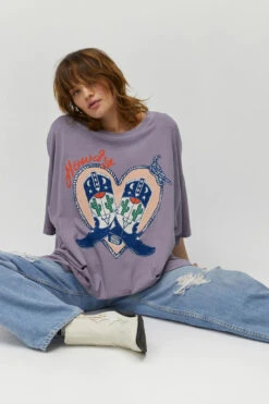 DAYDREAMER HOWDY BOOTS TEE -Western Cowboy Clothing Store T1536G5005 HZVIO HOWDYBOOTSOSTEE ECOMMCROPPED 4 1100x 89a907f7 83e8 4a1c a947 6095a01cdeee