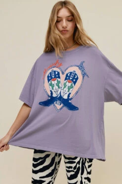 DAYDREAMER HOWDY BOOTS TEE -Western Cowboy Clothing Store T1536G5005 HOWDYBOOTSOSTEE ECOMMCROPPED 4 1100x 5e435baa c3bf 4d75 bbc0 40dca1a546ca