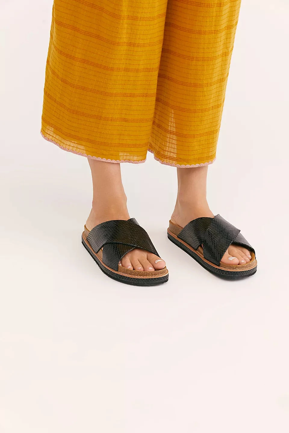 FREE PEOPLE SIDELINES FOOTBED SLIDE 2 FREE PEOPLE SIDELINES FOOTBED SLIDE - Image 2