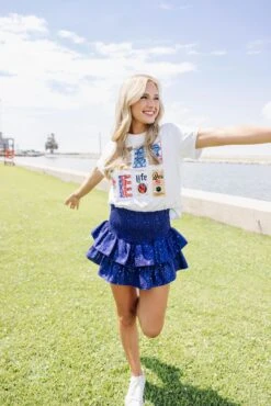 QUEEN OF SPARKLES RED, WHITE & BEER TEE -Western Cowboy Clothing Store soelstudio QOSMAY2023 500